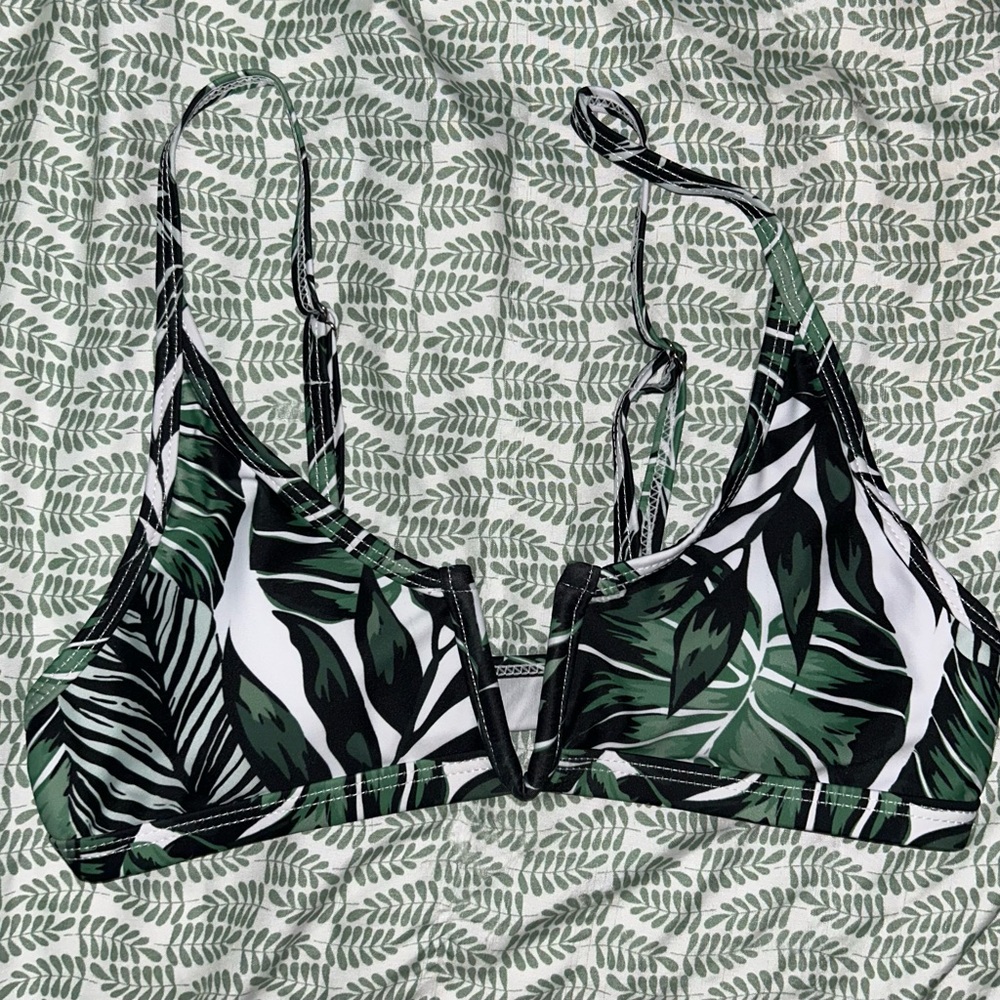 SHEIN Green Leaf Pattern Bikini Top